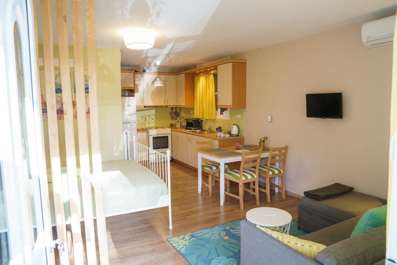 Yiannis Apartments 1 이오아니아 외부 사진