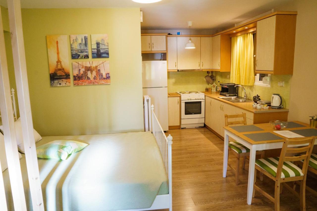 Yiannis Apartments 1 이오아니아 외부 사진