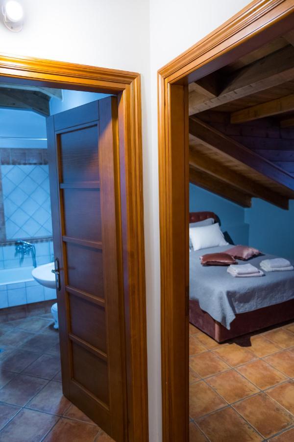 Yiannis Apartments 1 이오아니아 외부 사진